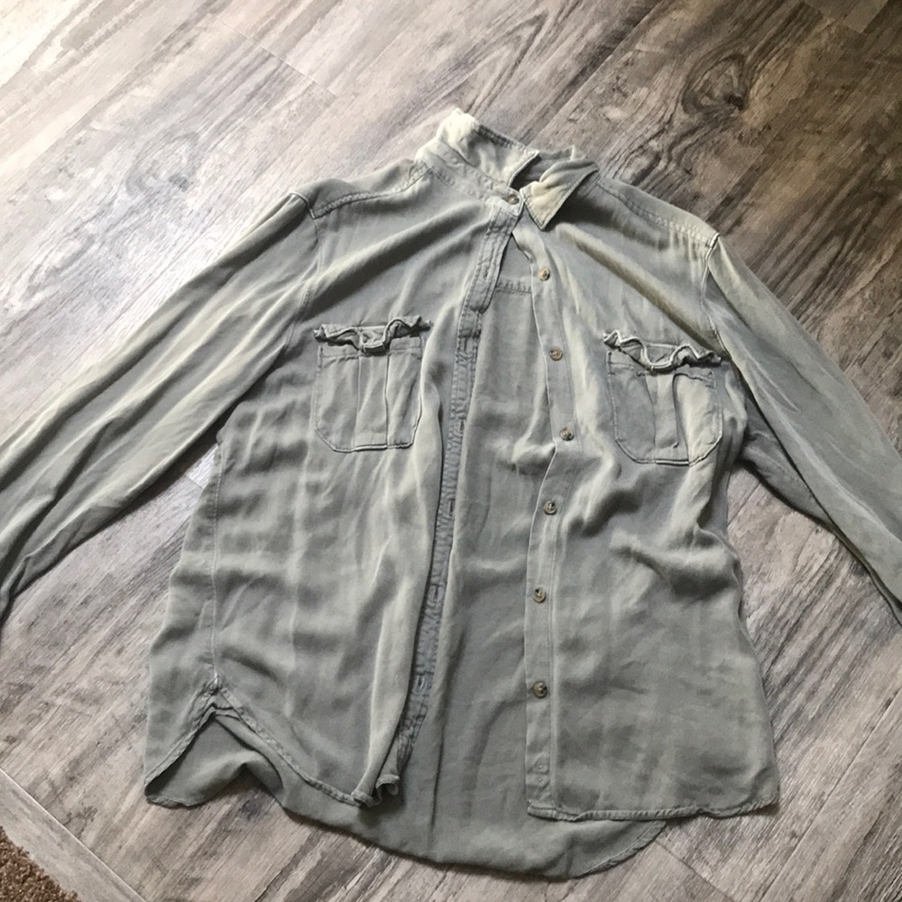 American Eagle Button down